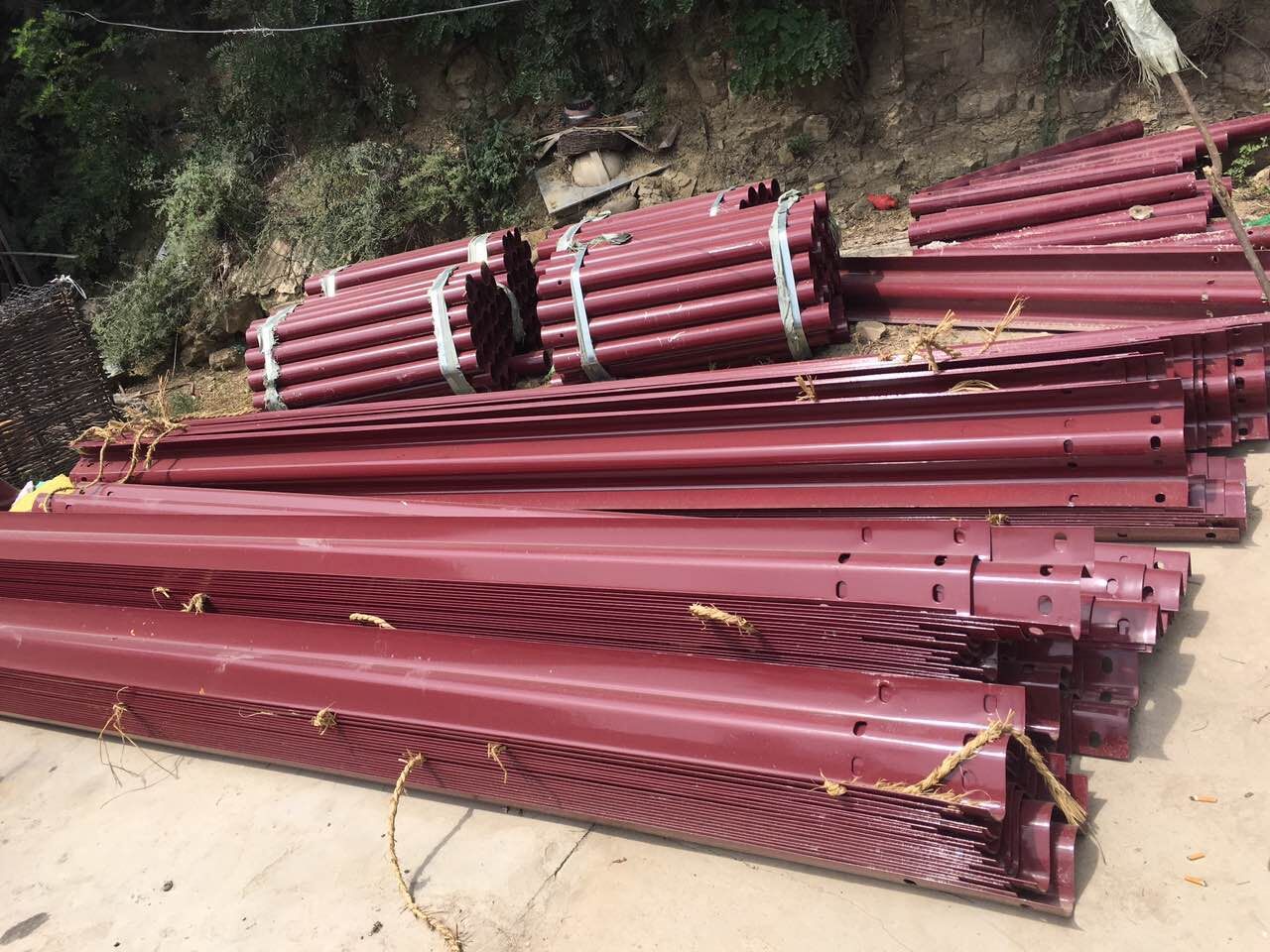 波形护栏应该如何选购呢？？？？？？？？