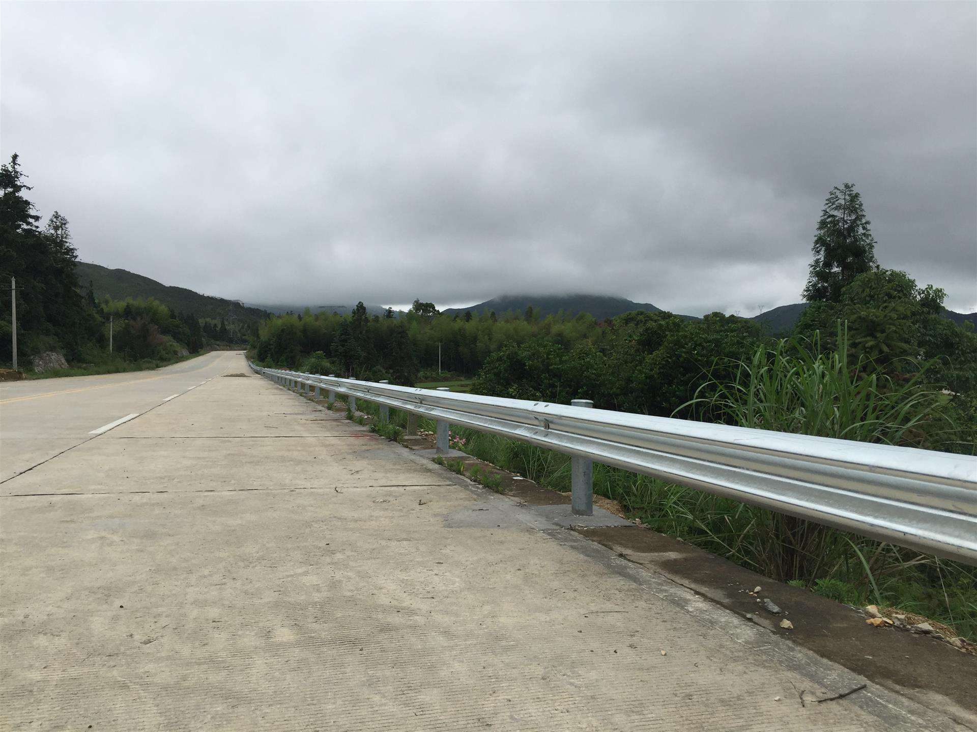 如何保证波形护栏不变形？？？？？？