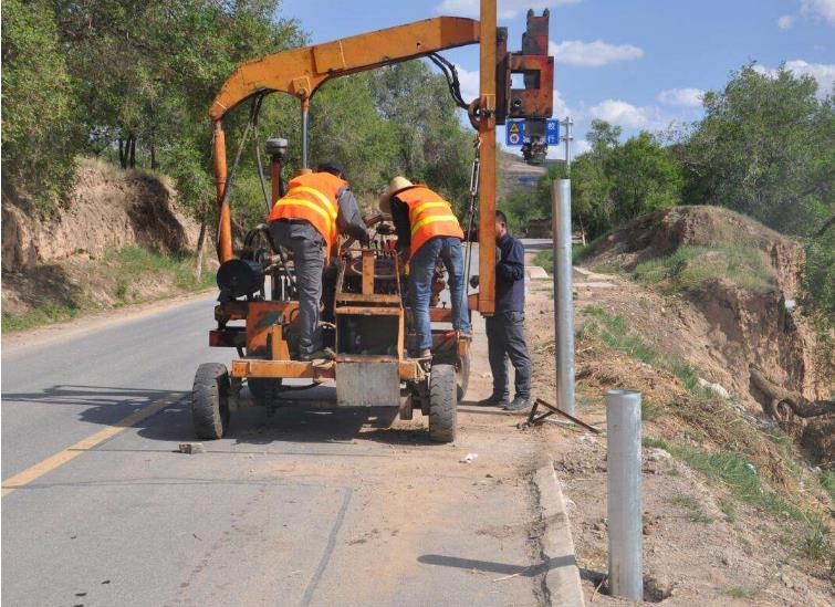 波形护栏安装一米人工安装价格是多少？？？？？？？